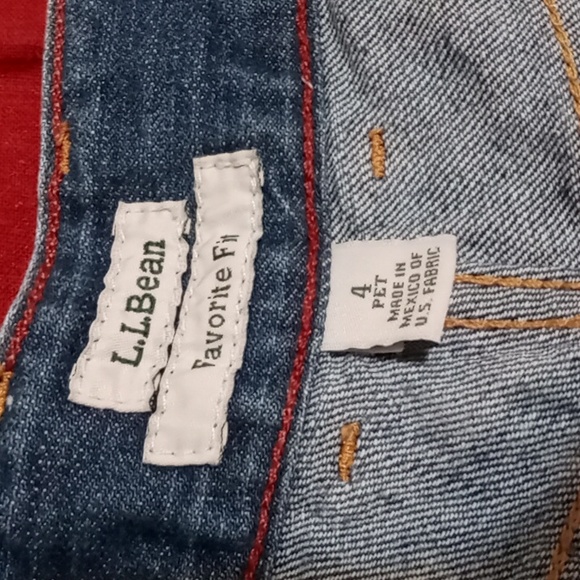 LL Bean Favorite Fit straight leg jeans. Dark wash. Sz 4P - Picture 3 of 4